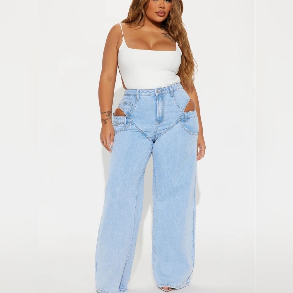 Fashion Nova She’s an Icon Cut Out Wide Leg Light Wash Jeans 18W NWT